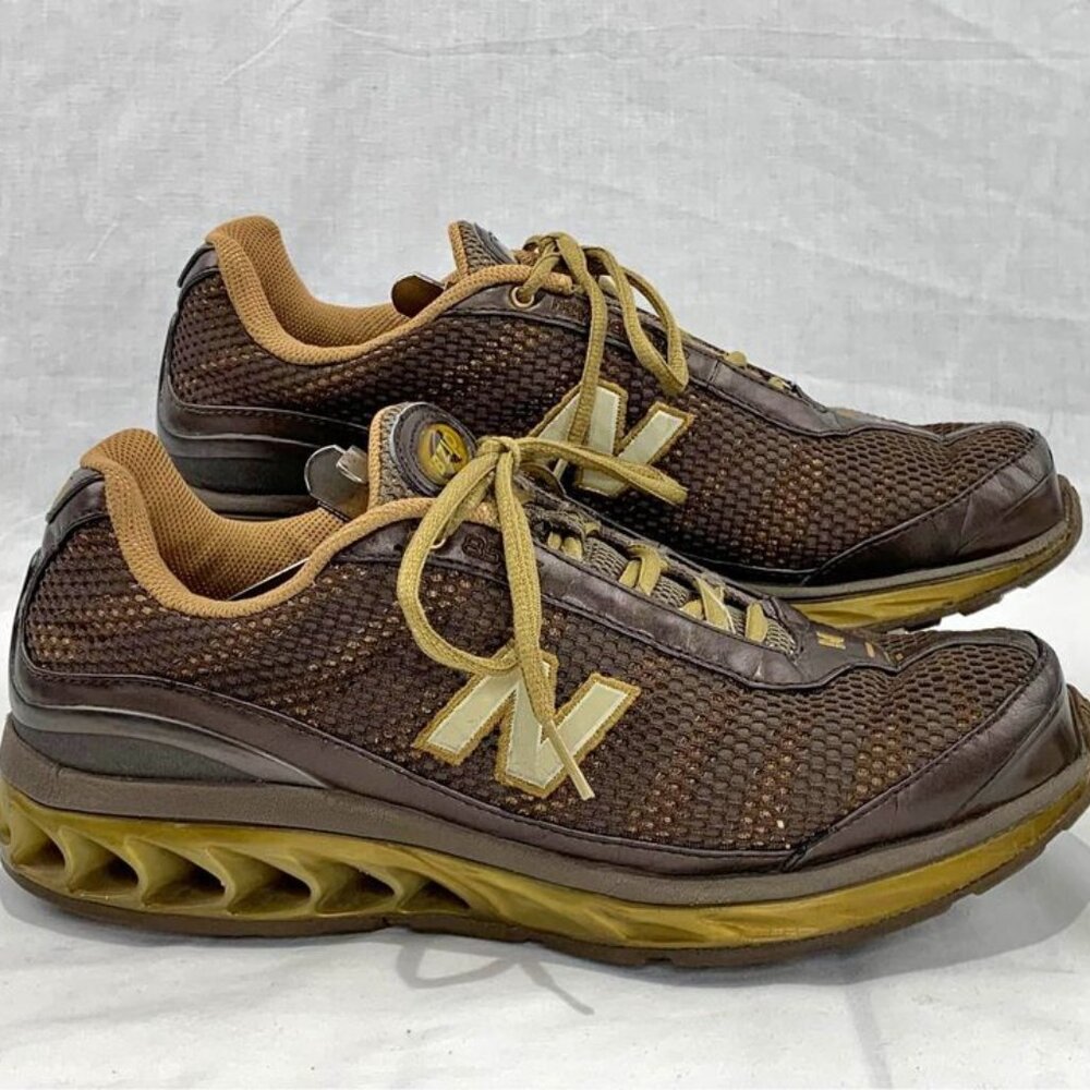 New Balance Zip 8505 Brown Sneakers Shoes Men’s Size 10  Dead Stock !!